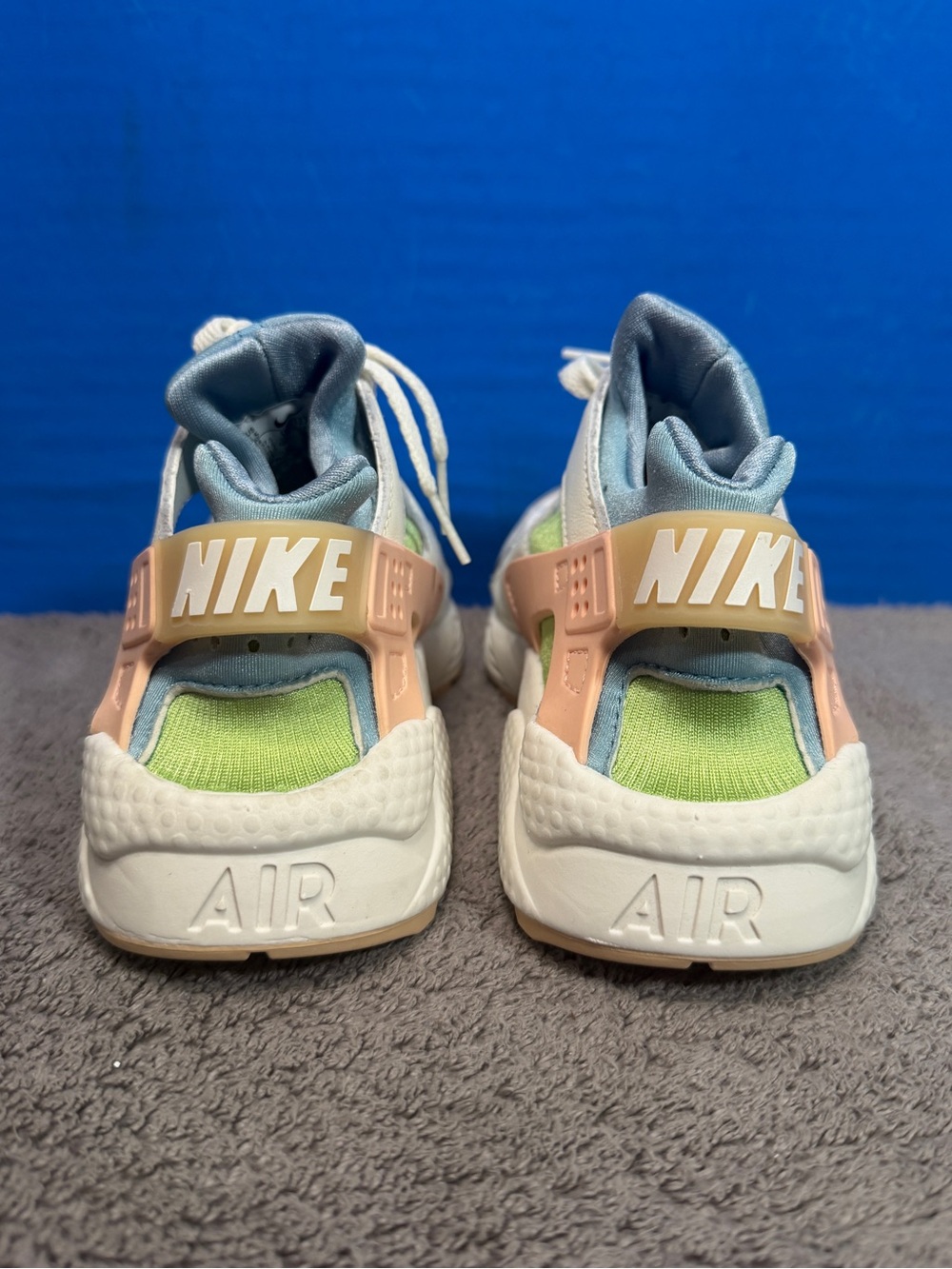 Nike
huarache
'sun club'
brand new
NWOT - Picture 2 of 6